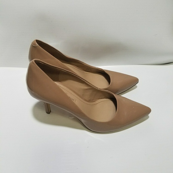 BCBGENERATION SIZE UP IS LEATHER PUMPS 6M - Picture 2 of 5